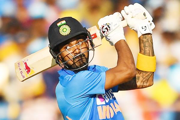 KL Rahul breaks Dhoni's record by playing stormy innings ...
